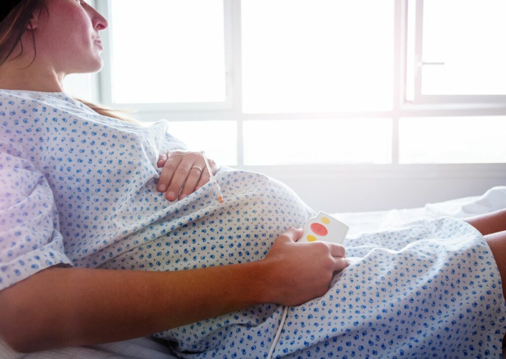 Donna incinta in ospedale