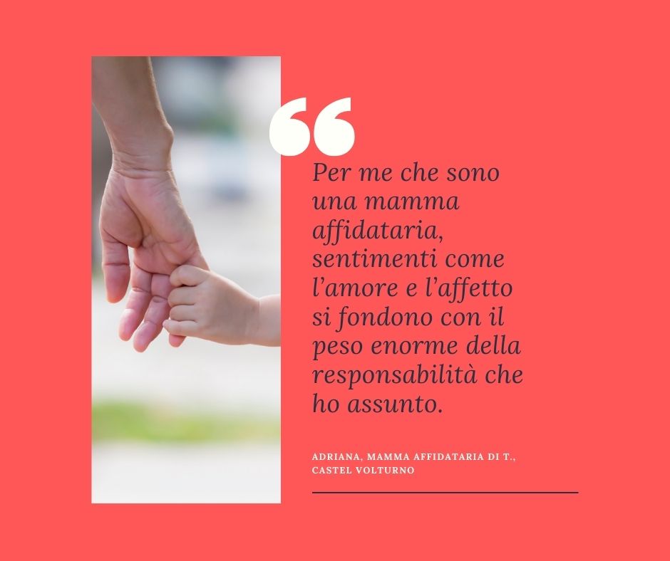 mamma e bambino mano nella mano
